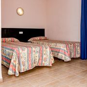 apartamento superior estudio cama matrimonio eurhostal.jpg