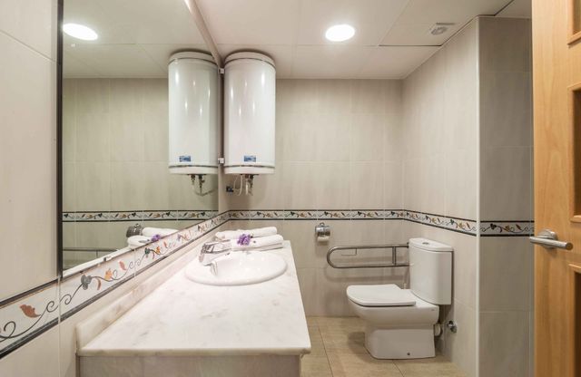 apartamento estudio superior baño personas movilidad reducida.jpg