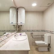 apartamento estudio superior baño personas movilidad reducida.jpg