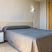 apartamento 1 dormitorio cama matrimonio eurhostal 1.jpg