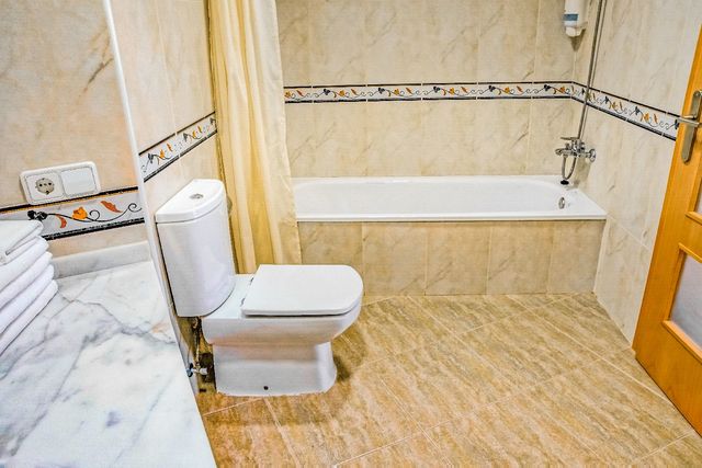 apartamento 1 dormitorio bañera eurhostal