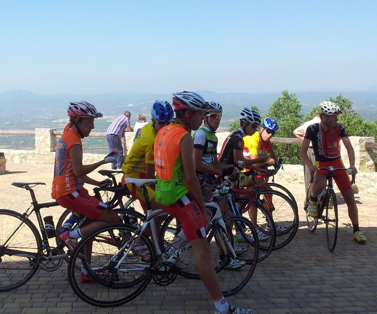 Ciclistas en la ermita