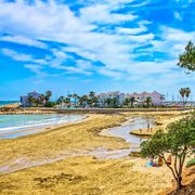 playa las fuentes con fuentes agua dulce