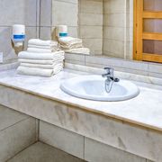 apartamento 2 dormitorios baño eurhostal 1.jpg