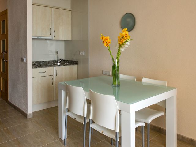 apartamento superior estudio cocina y comedor eurhostal